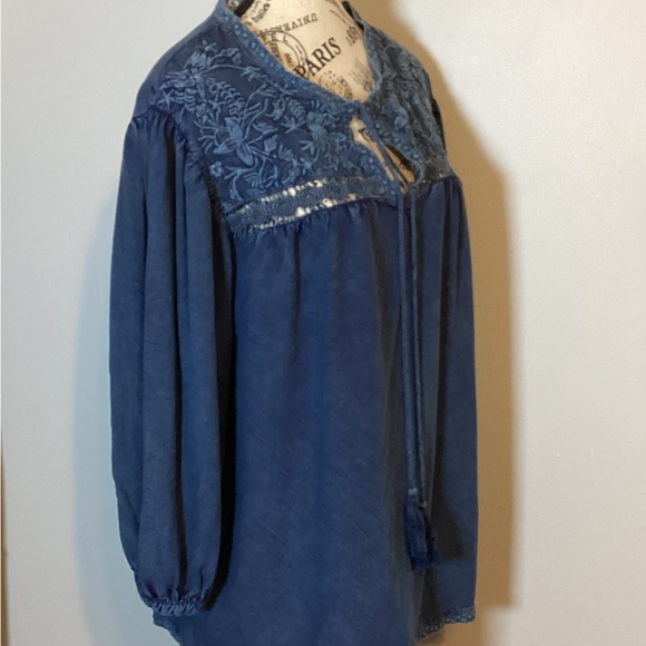 SOLITAIRE EMBROIDERED BOHO DENIM BLUE PEASANT LIGHTWEIGHT TUNIC TOP RAYON SZ. M - Picture 4 of 8